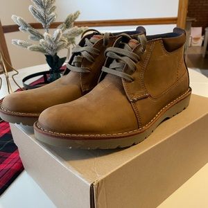 BRAND NEW *IN BOX* Mens Clark’s Virgo Mid Ankle Boot (Size 8.5)